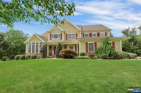 22 Meadow Lake Drive, Mahwah, NJ 07430
