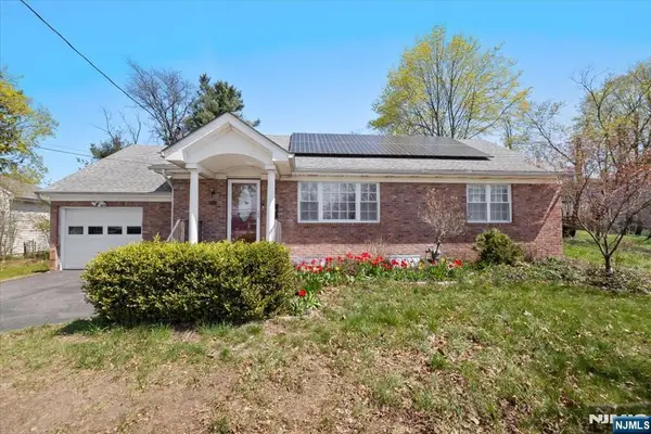 35 E Ridgewood Avenue, Paramus, NJ 07652