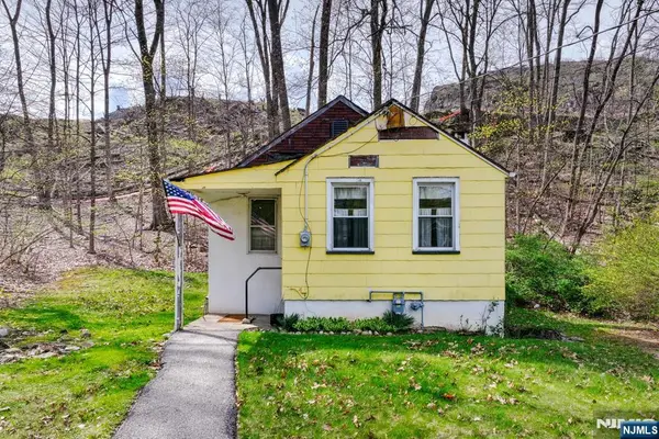 102 Greenwood Avenue, Wanaque, NJ 07420