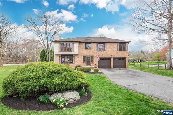 1 Old Timbers Court, Roxbury Township, NJ 07847
