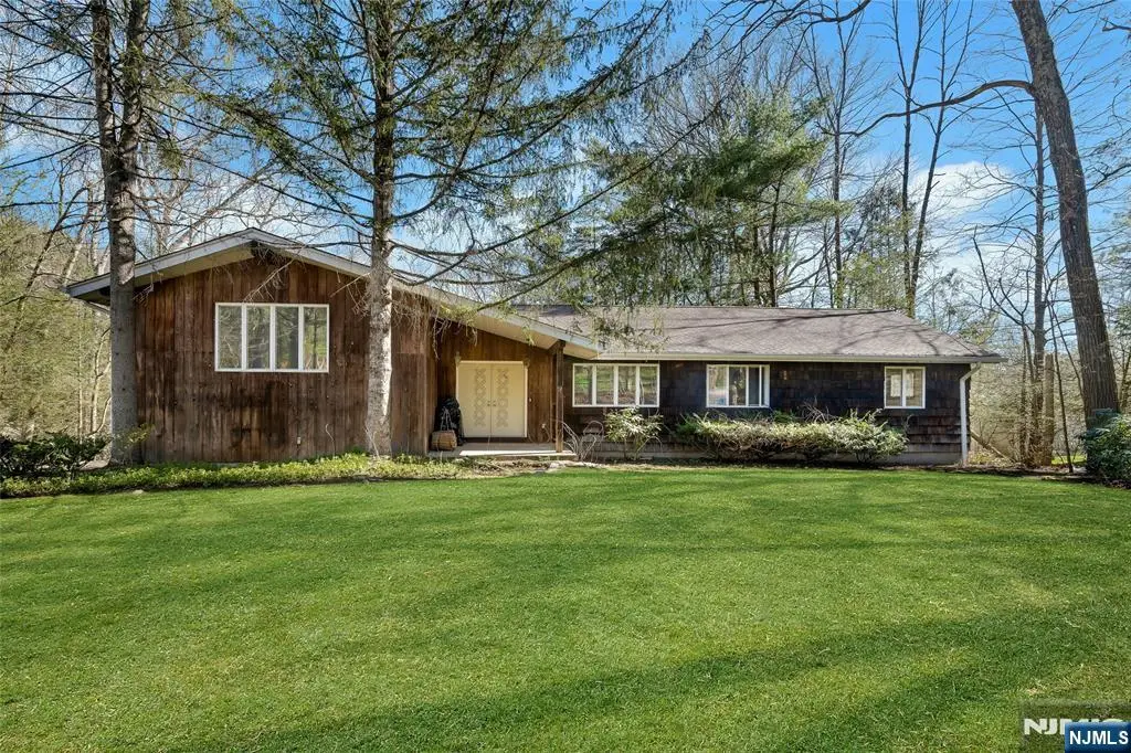 24 Deerhaven Lane, Newfoundland, NJ 07435 - #1