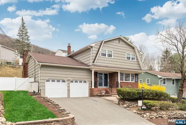 32 Schirra Drive, Wanaque, NJ 07465