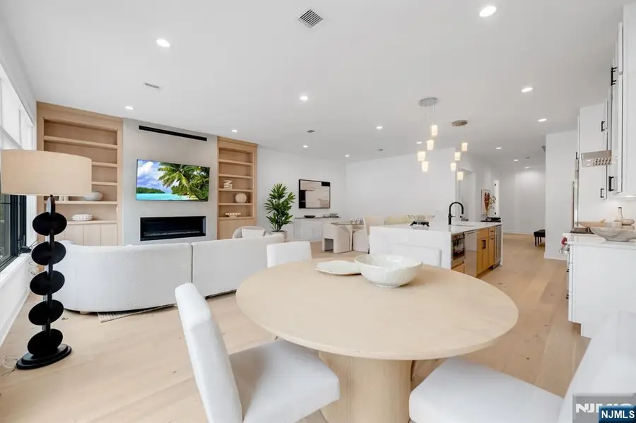 18 Feldman Court, Paramus, NJ 07652 - #3