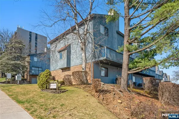 114 Pennington Avenue 20, Passaic, NJ 07055