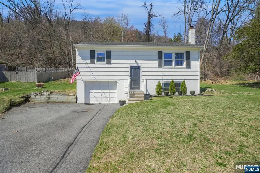 35 Zinnia Drive, Glenwood, NJ 07418 - #2