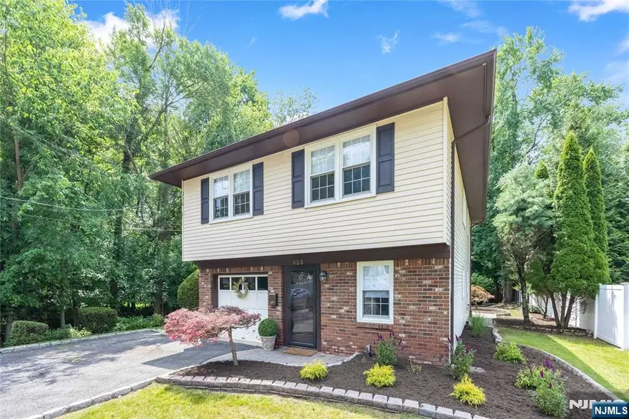 623 Hillsdale Avenue, Hillsdale, NJ 07642 - #2