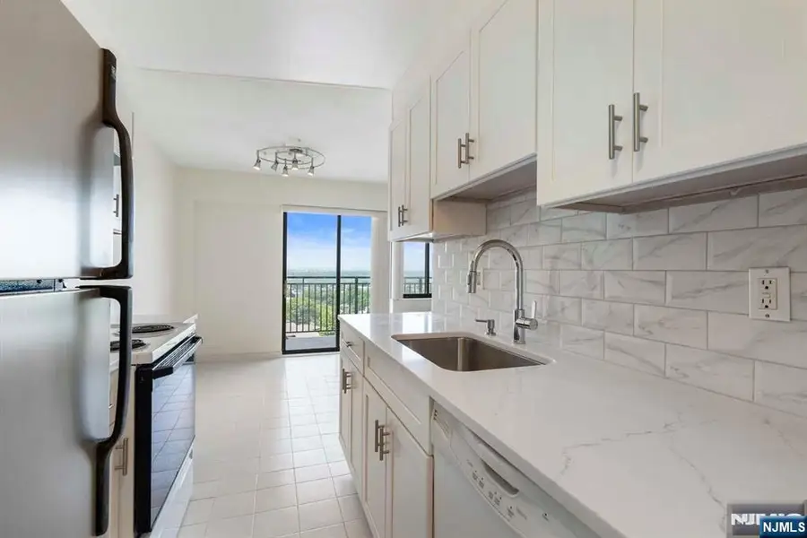 233 12th Street 4E, Palisades Park, NJ 07650 - #3