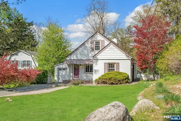 17 Andrew Avenue, Oakland, NJ 07436