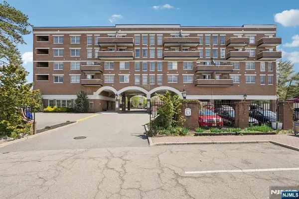 44 Iron Forge Square 44, Pompton Lakes, NJ 07442