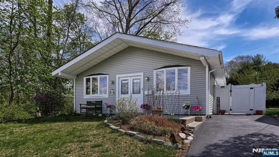 16 Forest Terrace, Wayne, NJ 07470 - #3