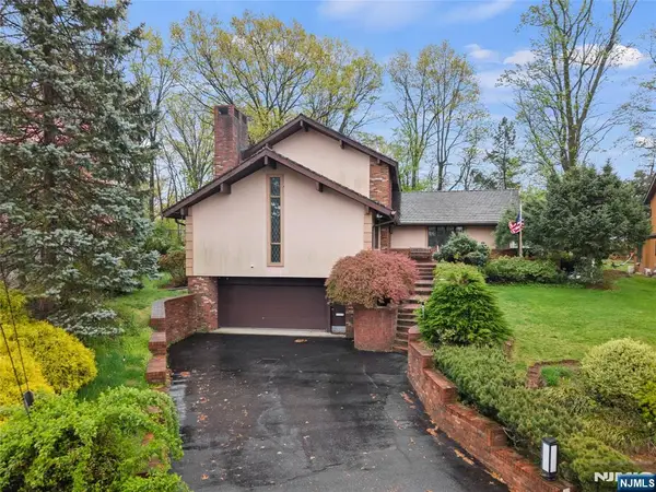 77 Macarthur Drive, Clifton, NJ 07013