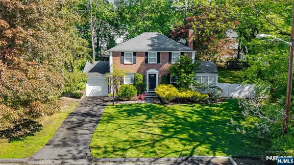 12 Louise Lane, Tenafly, NJ 07670