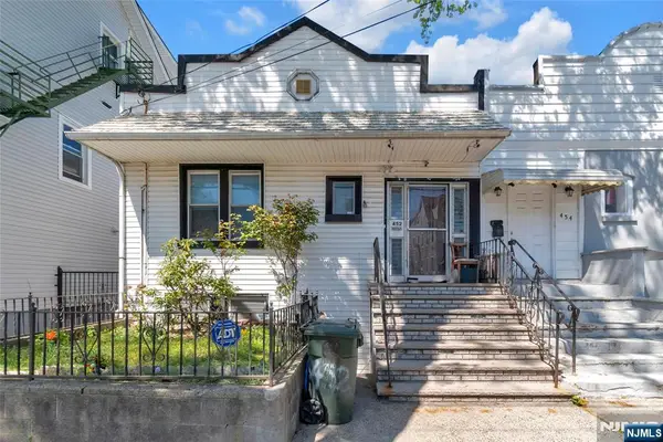 452 11th Street, Newark, NJ 07107