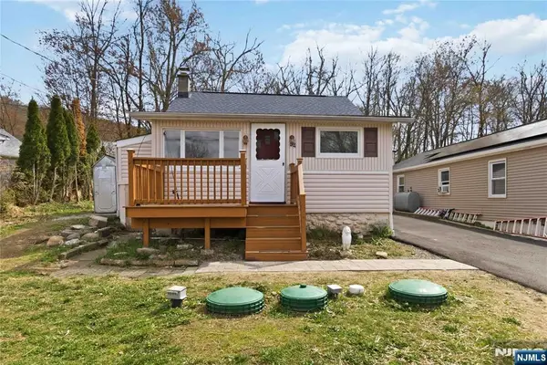 54 Wildwood Road, Jefferson Township, NJ 07438