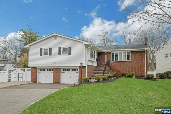 27 Howland Circle, Caldwell, NJ 07006