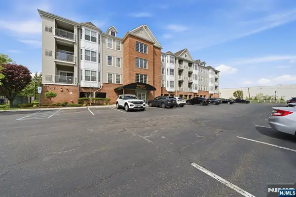 3120 Cory Lane 3120, Elmwood Park, NJ 07407