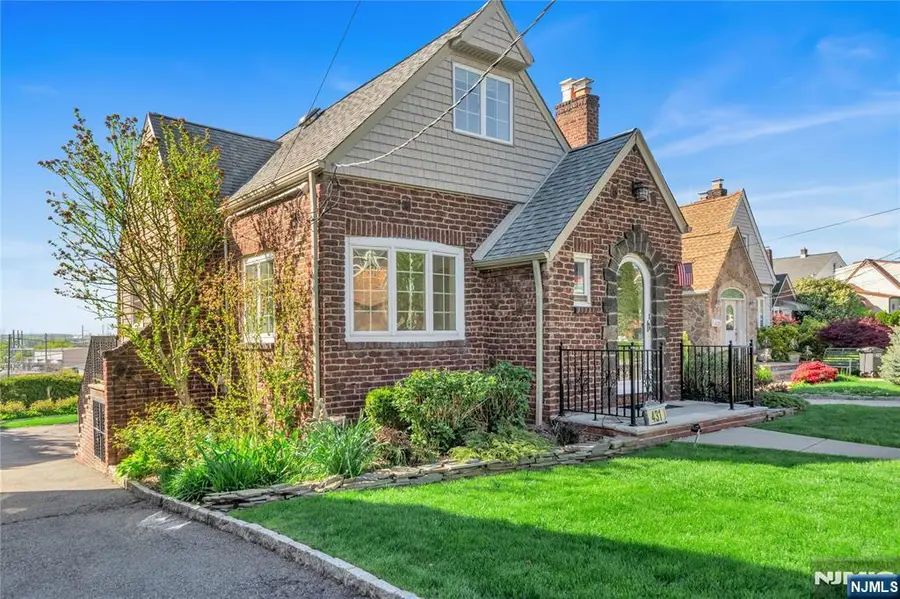 431 Van Renssalaer Court, Ridgefield, NJ 07657 - #2