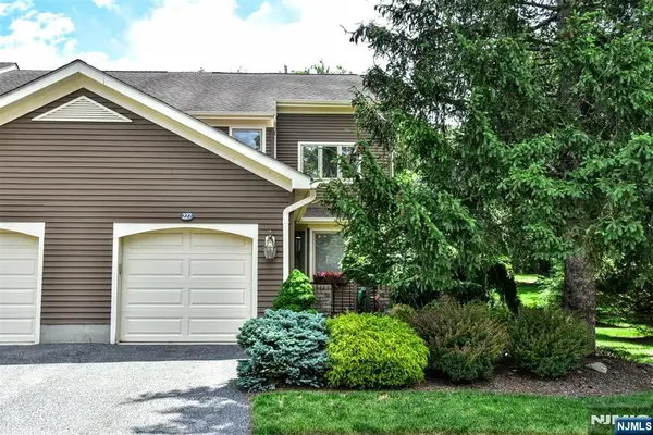 227 Westervelt Lane, Mahwah, NJ 07430