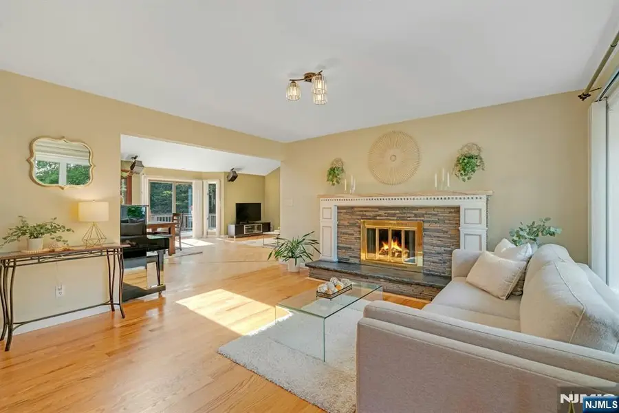 28 Pitcairn Avenue, Ho Ho Kus, NJ 07423 - #3