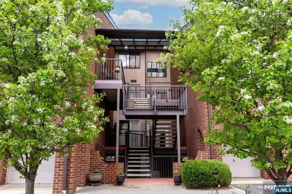 4 Millay Court 604, Teaneck, NJ 07666