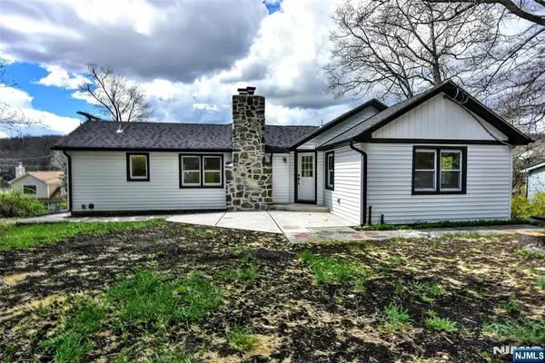 56 E Lake Shore Road, Hardyston, NJ 07460