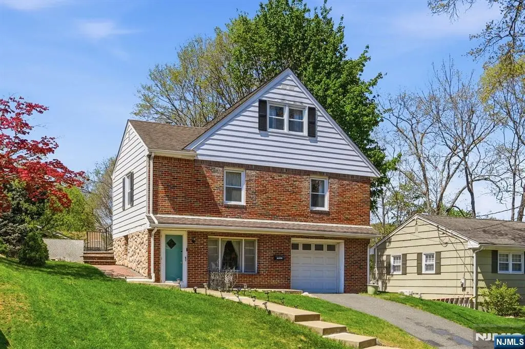 31 Dacotah Avenue, Oakland, NJ 07436 - #1