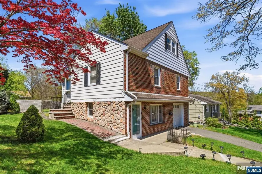 31 Dacotah Avenue, Oakland, NJ 07436 - #3