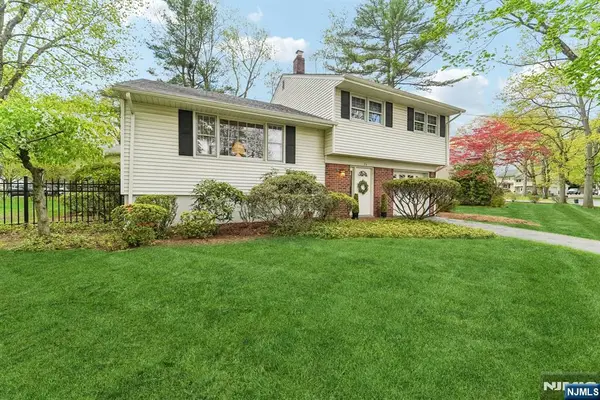 26 Burns Place, Cresskill, NJ 07626