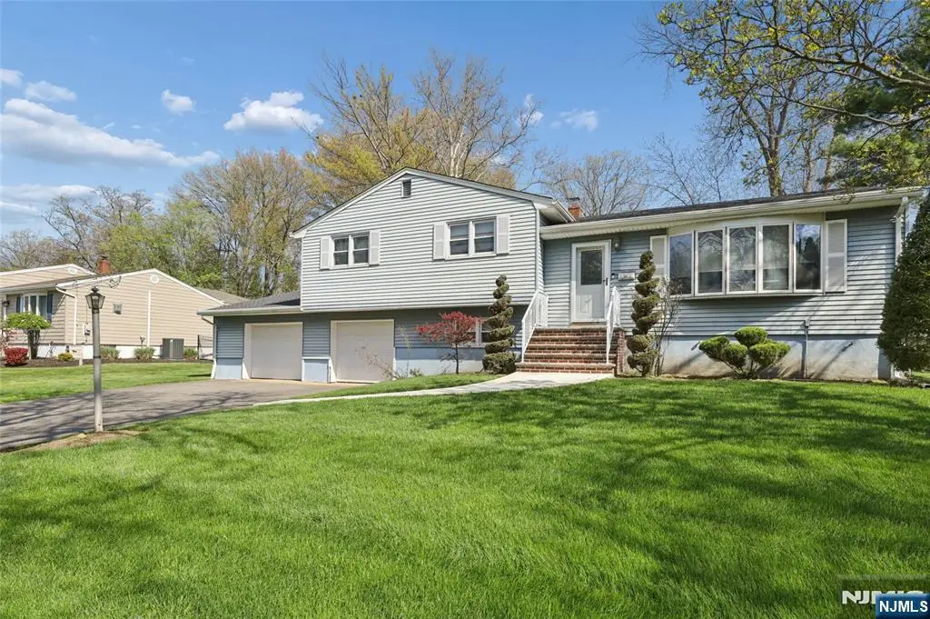 35 Robin Road, Wayne, NJ 07470 - #1