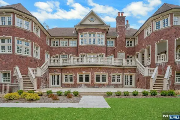 67 Robin Lane, Alpine, NJ 07620