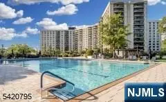 2 Claridge Drive 10IW, Verona, NJ 07044