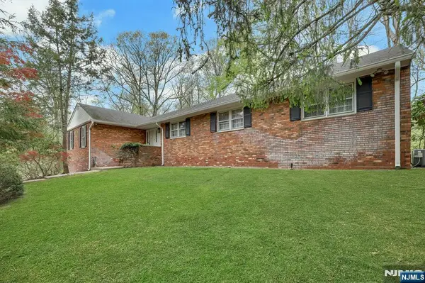 1138 High Mountain Road, Franklin Lakes, NJ 07417