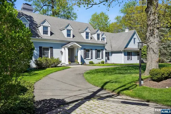 372 Lakeview Drive, Wyckoff, NJ 07481