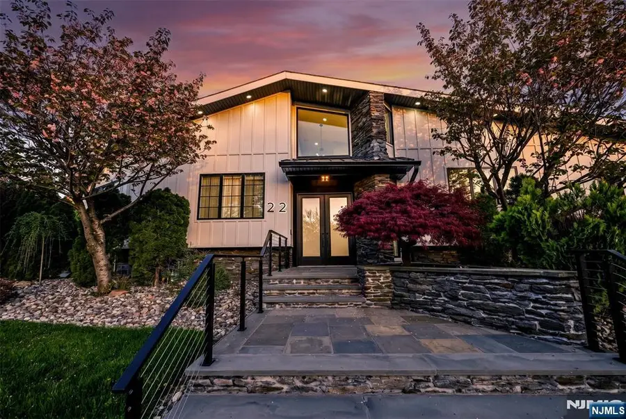 22 Berkshire Place, Englewood Cliffs, NJ 07632 - #3