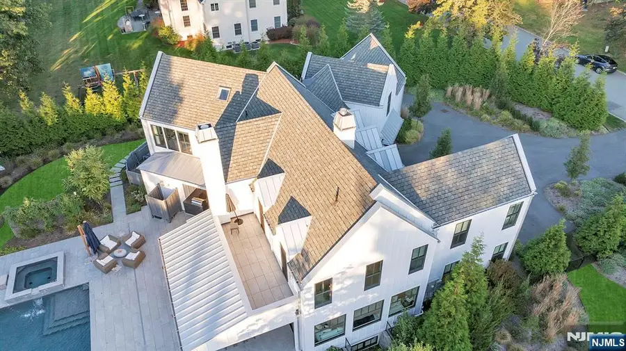 15 Stonegate, Old Tappan, NJ 07675 - #2