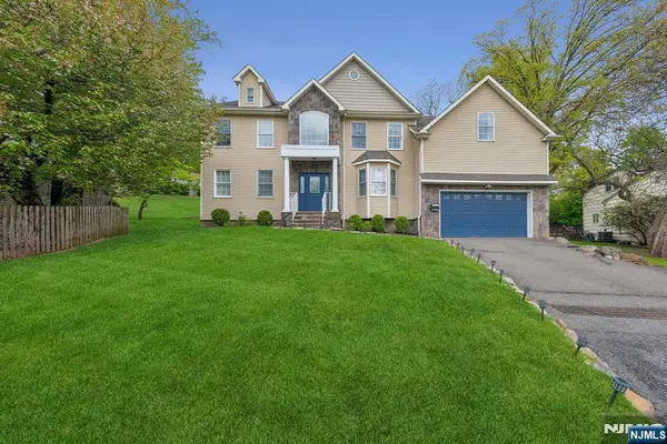 21 Winding Way, West Orange, NJ 07052