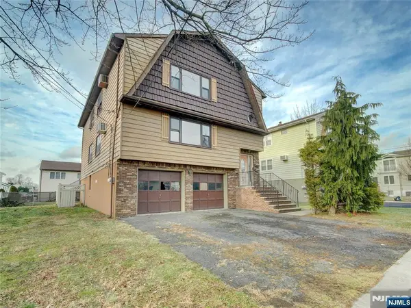 102 Gall Court, Elmwood Park, NJ 07407