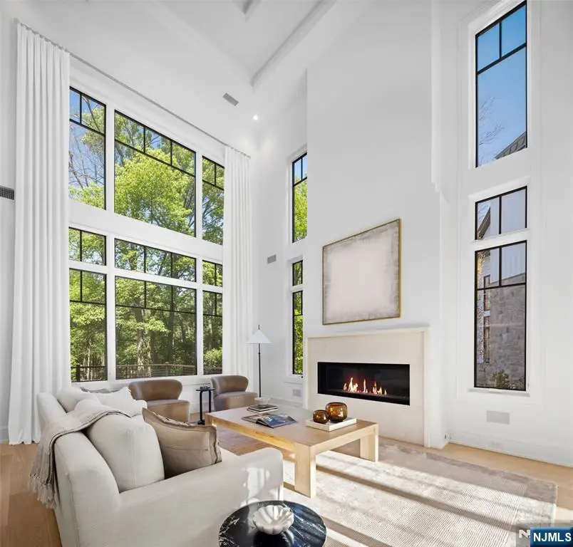 8 Stone Bridge Court, Demarest, NJ 07627 - #2