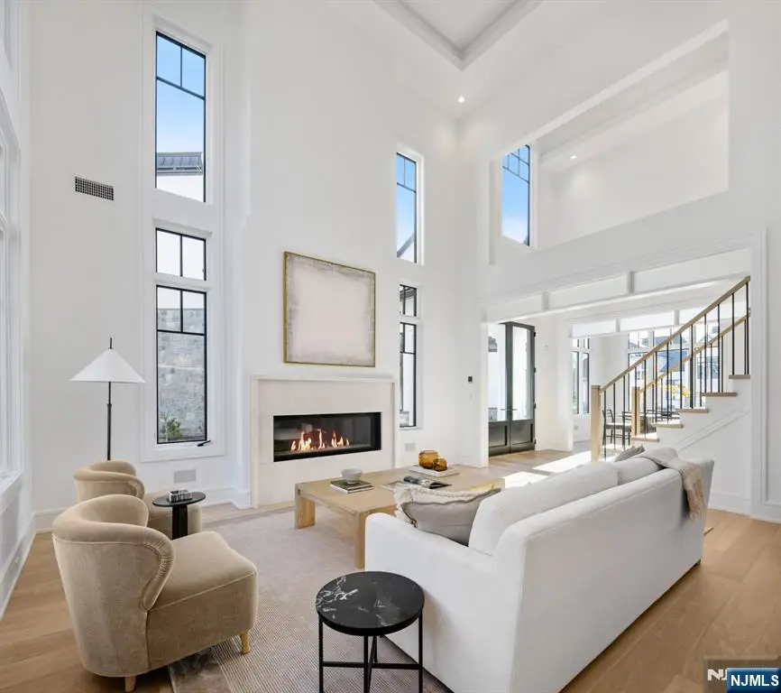 8 Stone Bridge Court, Demarest, NJ 07627 - #3