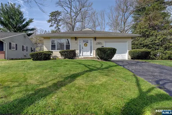 123 Columbine Circle, Toms River, NJ 08755