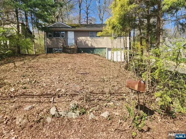 286 Cupsaw Drive, Ringwood, NJ 07456