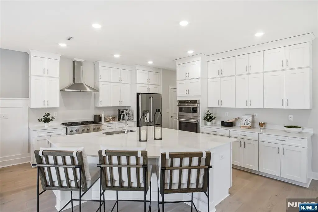 6 Melbourne Drive, Oakland, NJ 07436 - #1