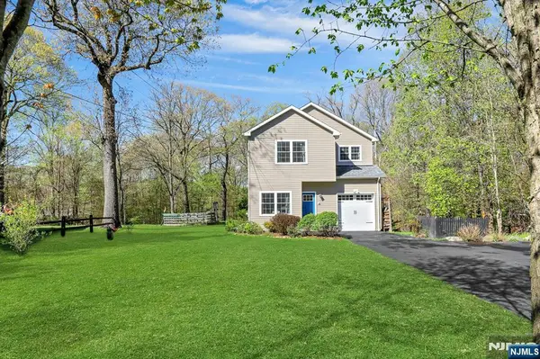 317 Stag Hill Road, Mahwah, NJ 07430