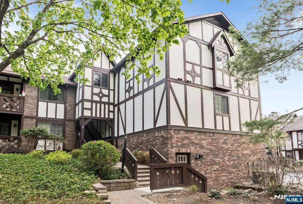 107 Mark Twain Way, Mahwah, NJ 07430 - #1