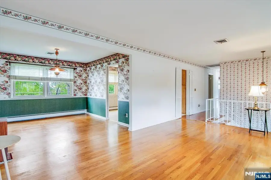 8 Wedgewood Drive, Wayne, NJ 07470 - #2