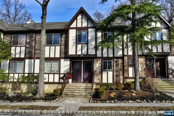 3707 Mark Twain Way, Mahwah, NJ 07430