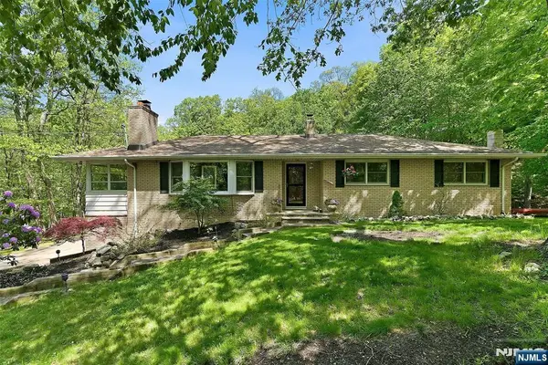 794 Westbrook Road, West Milford, NJ 07480