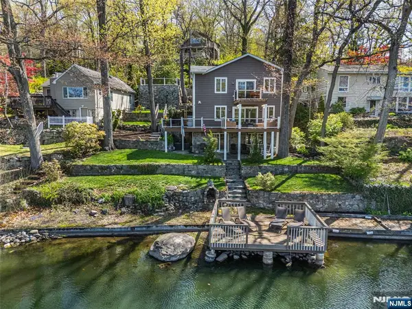 393 Lakeview Avenue, Ringwood, NJ 07456