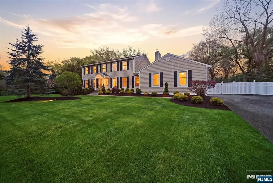 19 Blueberry Court, Mahwah, NJ 07430 - #2