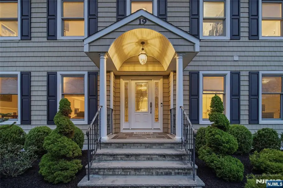 19 Blueberry Court, Mahwah, NJ 07430 - #3